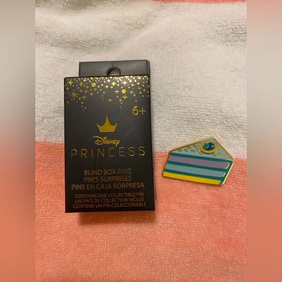 Loungefly Disney Princess Slice of cake mystery pin blind box
(OPENED) - Picture 2 of 6